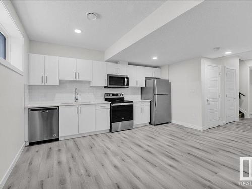 17234 9 Avenue, Edmonton, AB - Indoor Photo Showing Kitchen