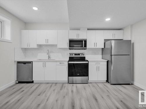 17234 9 Avenue, Edmonton, AB - Indoor Photo Showing Kitchen