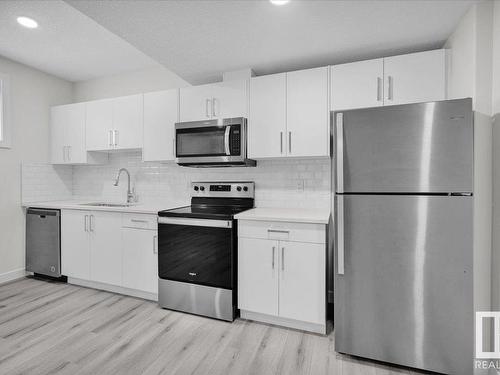 17234 9 Avenue, Edmonton, AB - Indoor Photo Showing Kitchen