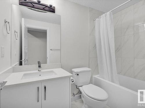 17234 9 Avenue, Edmonton, AB - Indoor Photo Showing Bathroom