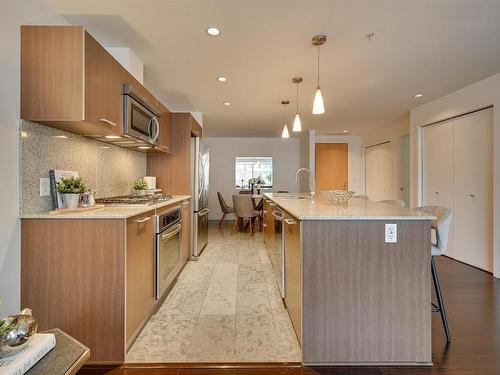 303 2510 109 Street, Edmonton, AB - Indoor Photo Showing Kitchen With Upgraded Kitchen