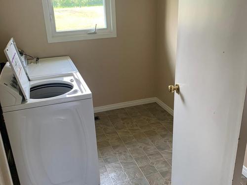 58128 Rr 251, Rural Sturgeon County, AB - Indoor Photo Showing Laundry Room