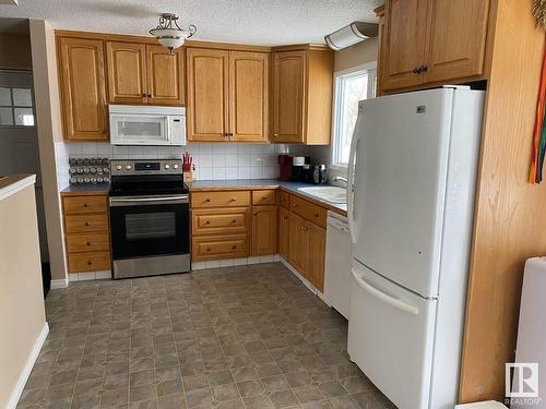 58128 Rr 251, Rural Sturgeon County, AB - Indoor Photo Showing Kitchen