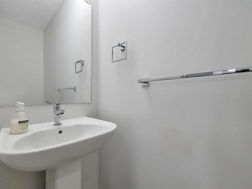 47 603 Orchards Boulevard, Edmonton, AB - Indoor Photo Showing Bathroom