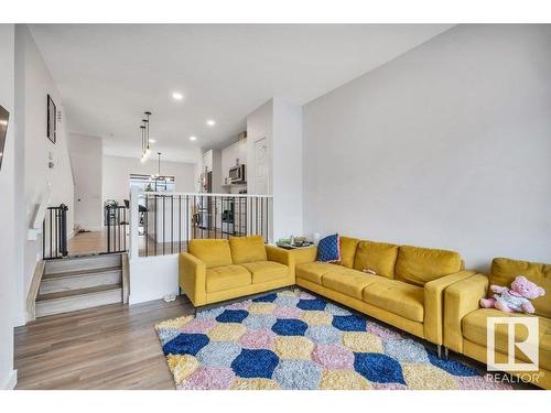 20738 99B Avenue, Edmonton, AB - Indoor Photo Showing Living Room