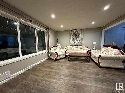 11834 44 Street, Edmonton, AB - Indoor Photo Showing Bedroom