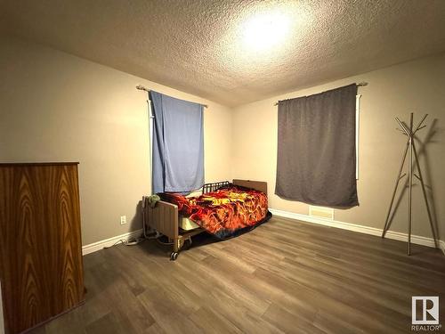 11834 44 Street, Edmonton, AB - Indoor Photo Showing Bedroom