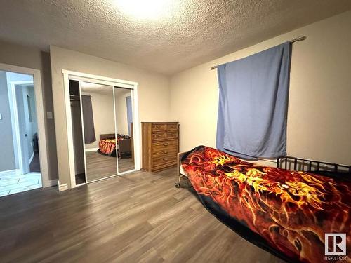 11834 44 Street, Edmonton, AB - Indoor Photo Showing Bedroom