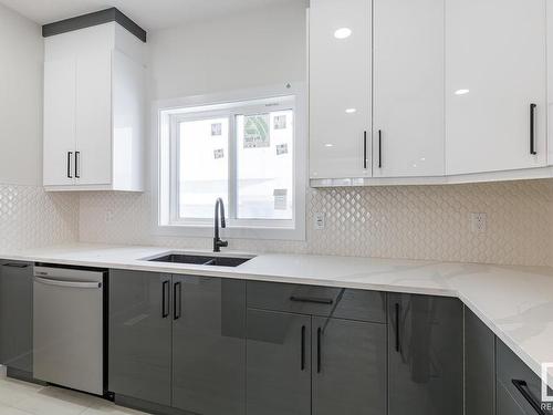 22 Chambery Crescent, St. Albert, AB - Indoor Photo Showing Kitchen With Double Sink With Upgraded Kitchen