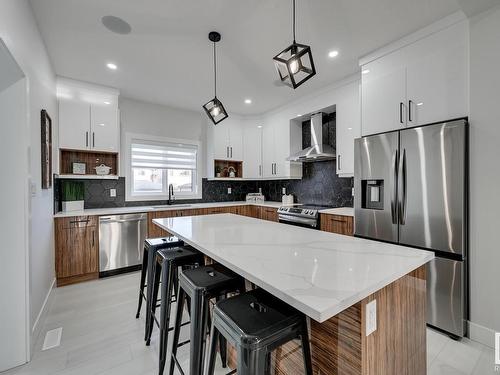 40 Chambery Crescent, St. Albert, AB - Indoor Photo Showing Kitchen With Upgraded Kitchen