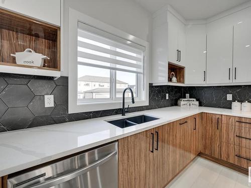 40 Chambery Crescent, St. Albert, AB - Indoor Photo Showing Kitchen With Double Sink With Upgraded Kitchen