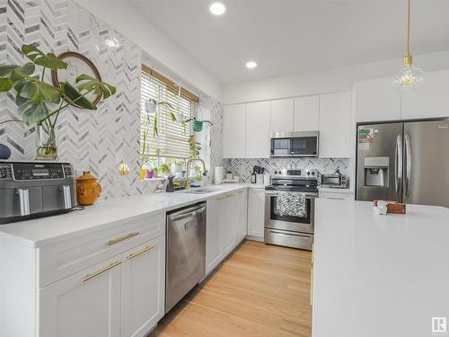 22 100 Jensen Lakes Boulevard, St. Albert, AB - Indoor Photo Showing Kitchen With Upgraded Kitchen