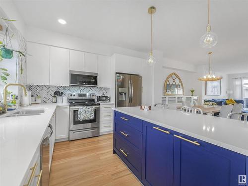 22 100 Jensen Lakes Boulevard, St. Albert, AB - Indoor Photo Showing Kitchen With Upgraded Kitchen