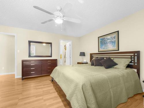 212 10610 76 Street Nw, Edmonton, AB - Indoor Photo Showing Bedroom