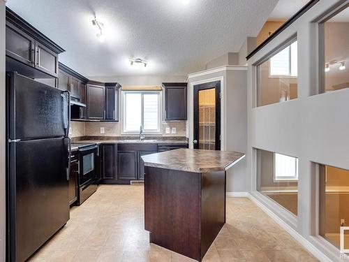 7669 Schmid Crescent, Edmonton, AB - Indoor Photo Showing Kitchen With Double Sink