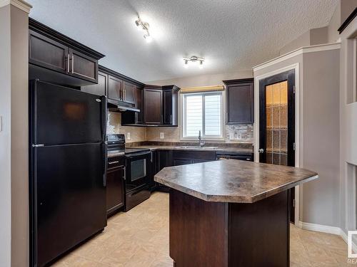 7669 Schmid Crescent, Edmonton, AB - Indoor Photo Showing Kitchen