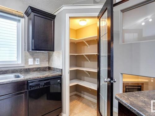 7669 Schmid Crescent, Edmonton, AB - Indoor Photo Showing Kitchen