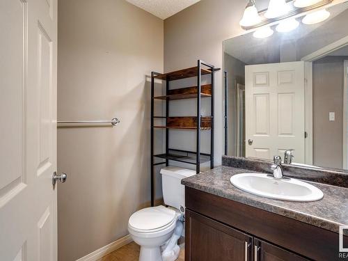 7669 Schmid Crescent, Edmonton, AB - Indoor Photo Showing Bathroom