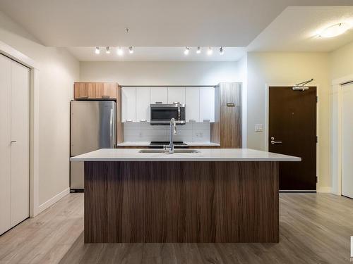 1007 10410 102 Avenue, Edmonton, AB - Indoor Photo Showing Kitchen