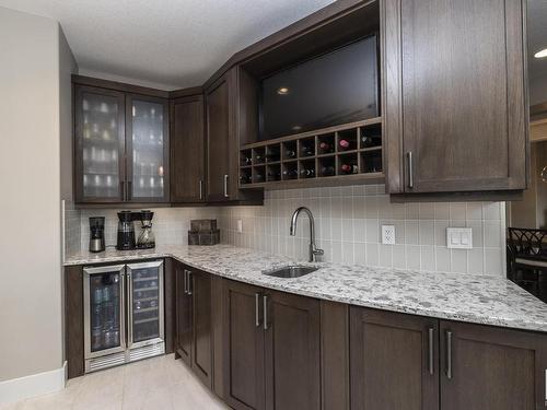 605 Howatt Drive, Edmonton, AB - Indoor Photo Showing Kitchen With Upgraded Kitchen