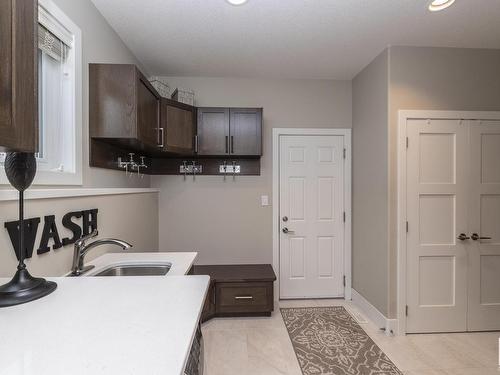 605 Howatt Drive, Edmonton, AB - Indoor Photo Showing Kitchen