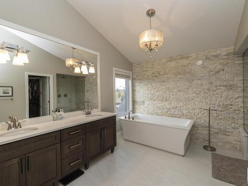 605 Howatt Drive, Edmonton, AB - Indoor Photo Showing Bathroom