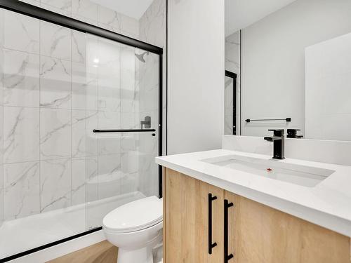 1060 Goldfinch Way, Edmonton, AB - Indoor Photo Showing Bathroom