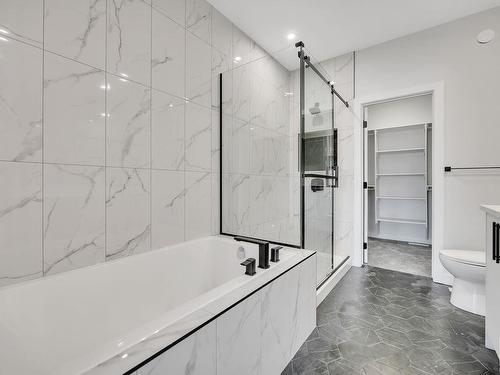 1060 Goldfinch Way, Edmonton, AB - Indoor Photo Showing Bathroom