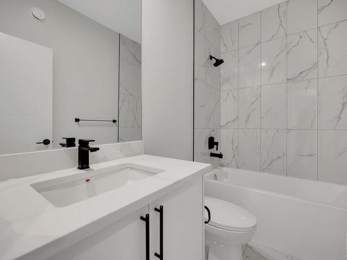 1060 Goldfinch Way, Edmonton, AB - Indoor Photo Showing Bathroom