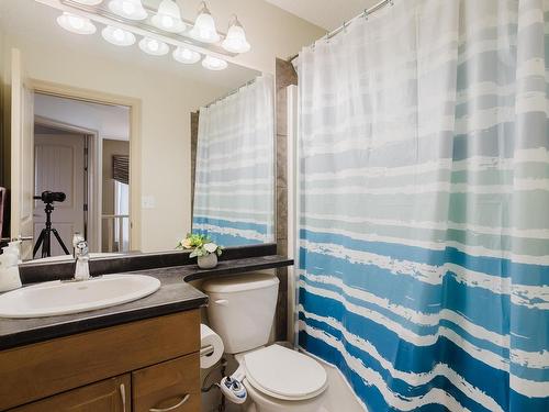 3011 21 Avenue, Edmonton, AB - Indoor Photo Showing Bathroom