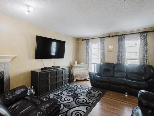 3011 21 Avenue, Edmonton, AB - Indoor Photo Showing Living Room