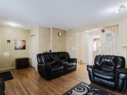 3011 21 Avenue, Edmonton, AB - Indoor Photo Showing Living Room