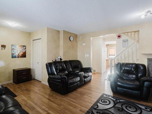 3011 21 Avenue, Edmonton, AB - Indoor Photo Showing Living Room