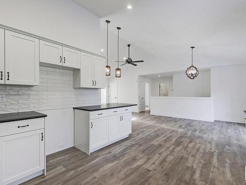 311 55504 Rr 13, Rural Lac Ste. Anne County, AB - Indoor Photo Showing Kitchen