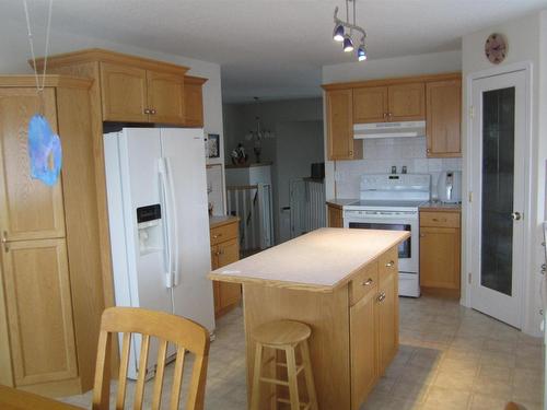 150 Pipestone Drive, Millet, AB - Indoor Photo Showing Kitchen