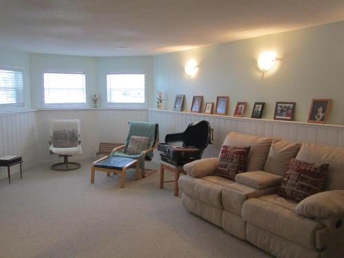 150 Pipestone Drive, Millet, AB - Indoor Photo Showing Living Room