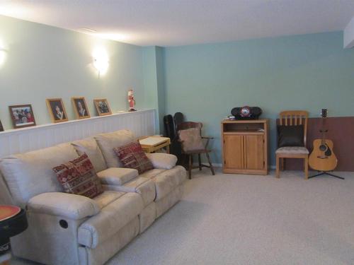 150 Pipestone Drive, Millet, AB - Indoor Photo Showing Living Room