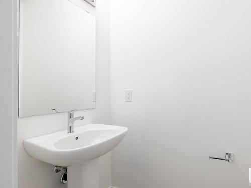 7135 177 Avenue, Edmonton, AB - Indoor Photo Showing Bathroom