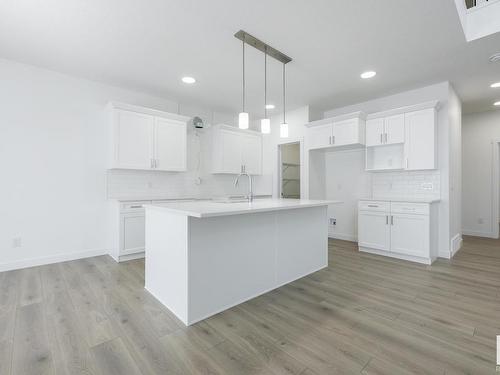 7135 177 Avenue, Edmonton, AB - Indoor Photo Showing Kitchen