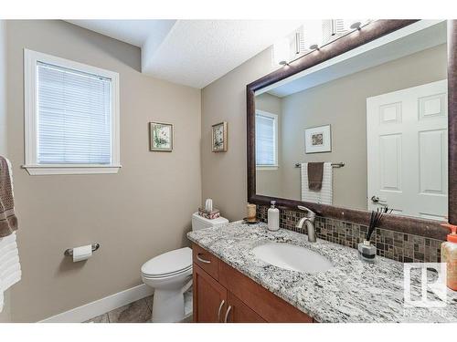 805 Proctor Wynd, Edmonton, AB - Indoor Photo Showing Bathroom