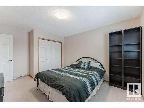 805 Proctor Wynd, Edmonton, AB - Indoor Photo Showing Bedroom