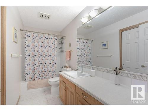 805 Proctor Wynd, Edmonton, AB - Indoor Photo Showing Bathroom