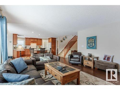 805 Proctor Wynd, Edmonton, AB - Indoor Photo Showing Living Room