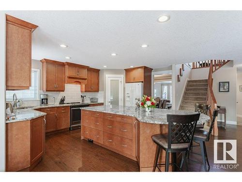 805 Proctor Wynd, Edmonton, AB - Indoor Photo Showing Kitchen