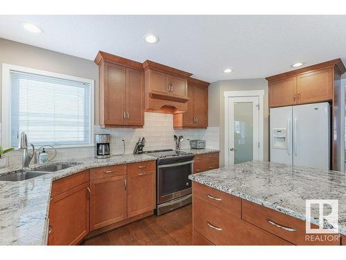 805 Proctor Wynd, Edmonton, AB - Indoor Photo Showing Kitchen With Double Sink