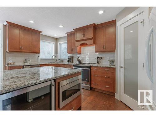 805 Proctor Wynd, Edmonton, AB - Indoor Photo Showing Kitchen