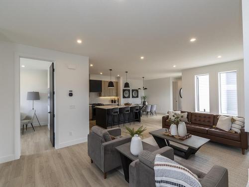 4541 Knight Wynd, Edmonton, AB - Indoor Photo Showing Living Room