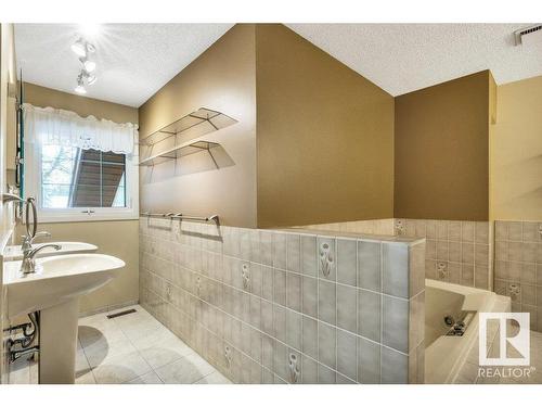 41 Wheatstone Crescent, St. Albert, AB - Indoor Photo Showing Bathroom