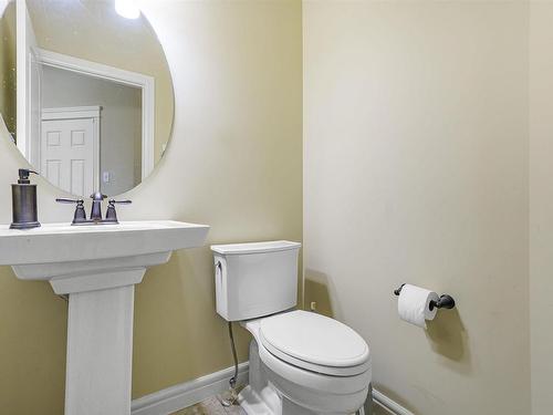 2304 Casey Crescent, Edmonton, AB - Indoor Photo Showing Bathroom