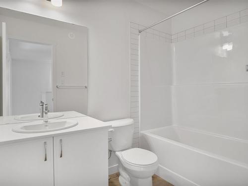 22825 82A Avenue, Edmonton, AB - Indoor Photo Showing Bathroom